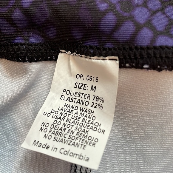 Lavaloka High Waisted Leggings. Size Medium. Cell Phone Pockets. NWT!! - Picture 9 of 9